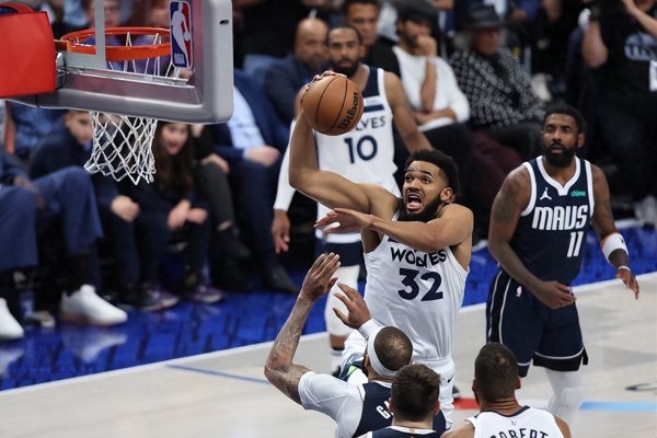 21 points + 12 first to enter the Eastern Conference Finals, a record of 25 years was reached by Towns three times