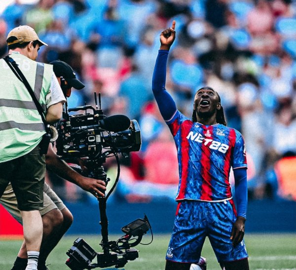 He is Manchester City s killer, a new grassroots legend in the Premier League!